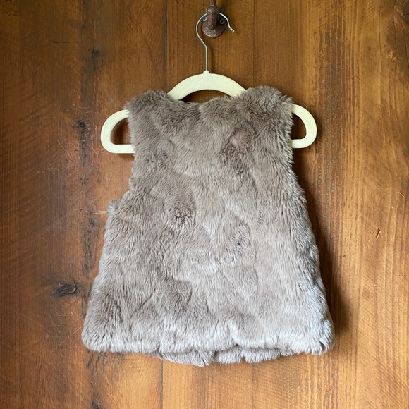 Kids Fuzzy Vest - Picture 2 of 3
